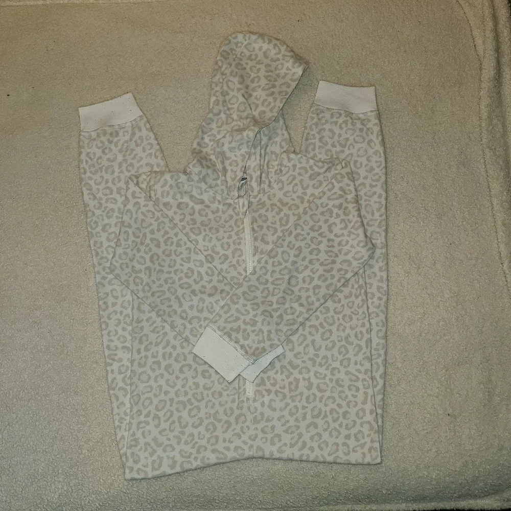 5/$30 Girls Old Navy Hooded Fleece Zip Up Pajamas